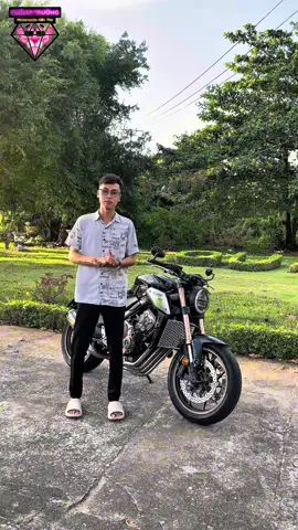 ⚫️ 𝗛𝗼𝗻𝗱𝗮 𝗖𝗕-𝟲𝟱𝟬𝗥 𝟮𝟬𝟮𝟬 𝗛𝗤𝗖𝗡 ⚪️ 🔥 Neo Sport Cafe một phong cách cổ điển pha chút hiện đại đã được Honda đưa vào mẫu xe CB-650R của họ. Dòng xe quốc dân, dễ chạy, dễ bảo dưỡng. ✅ Xe HQCN - Sang tên - Uỷ quyền đều được ⚙️ Odo: 11K KM 🔧 Option:  - Pô full system Arrow  - Gương gù - Pat biển số CB-1000R - Chống đổ, cặp đèn L4x • Đồ zin: 2 chìa đầy đủ 💵 Giá: 14x (xe zin), còn full đồ trên xe ib em nhận giá riêng nhé!! #CB650R #Honda #CB1000R  ----------------------------------------------------- ✅ Xe máy móc zin, chưa đâm đụng, khách xem xe dẫn thợ theo check thoải mái ⭐️ Hỗ trợ rút hồ sơ và vận chuyển bằng xe bán tải cho khách ở xa  ⭐️ Hỗ trợ trả góp qua thẻ tín dụng quẹt trực tiếp tại shop hoặc CCCD lên hồ sơ 📃 Mọi chi tiết liên hệ :  📞 Dương 0911190654 KHÁNH TRƯỜNG MOTORCYCLE CẦN THƠ 📍Địa chỉ: số 1B, Đường số 3, khu TĐC Đại học Y Dược Cần Thơ.