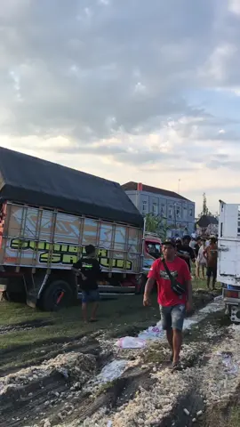 malah sujud syukur lek😭#sjb #kopdartrukgrobogan #fyp #fyppppppppppppppppppppppp #driverlokal #purwodadi #masndony #solidaritasdriverlokal #masukberanda 