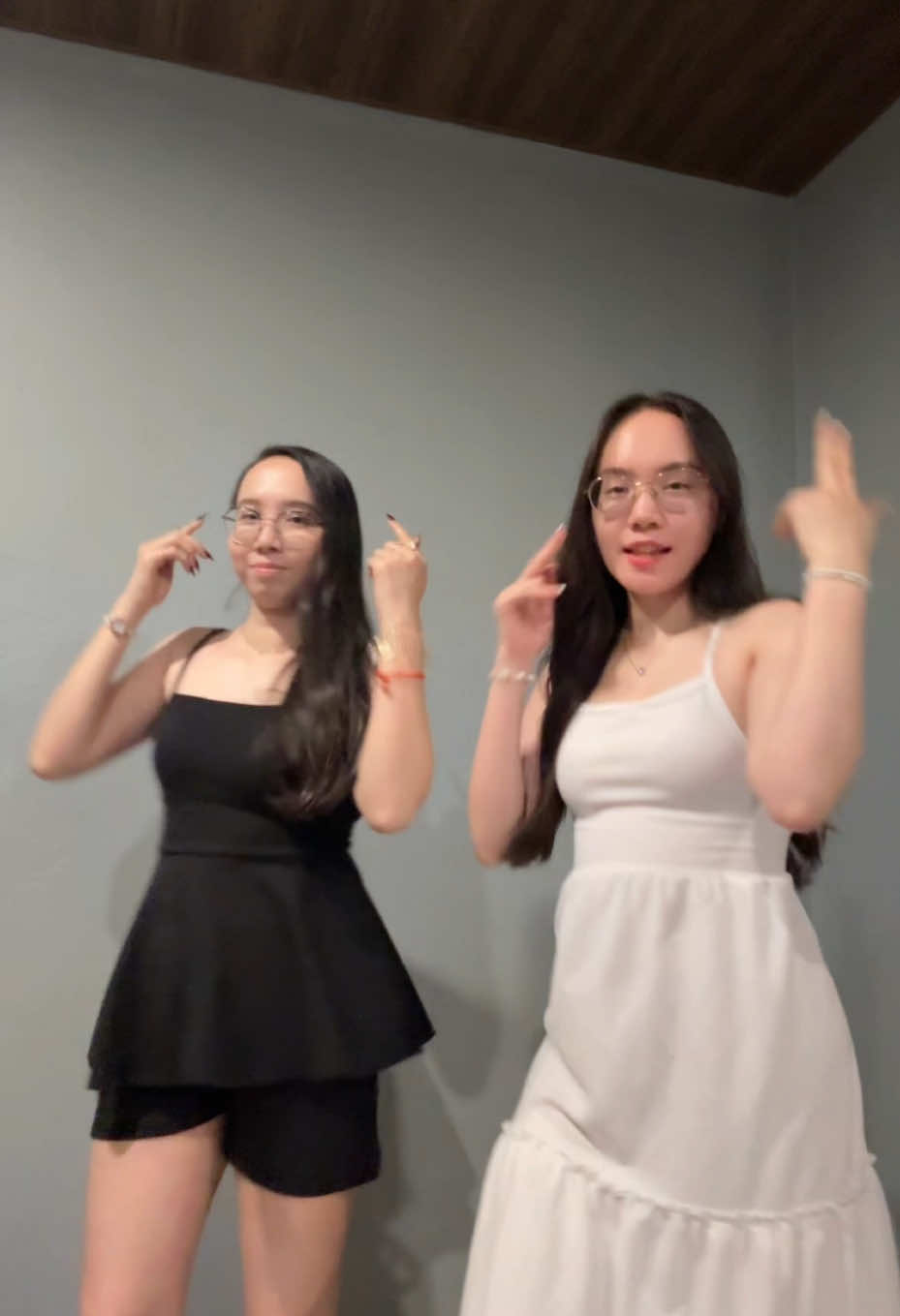 Shoot shoot 🏀⛹🏻‍♀️ @kjoimyl🌹 @My ko #shootshoot #shootshootdancechallenge #sisters #duo #dancetrend #dance #dancetrend2025 #trending #trend #viral #viraltiktok #fyp #foryou #fypシ゚ #foryoupage #fypage #foryoupageofficiall 