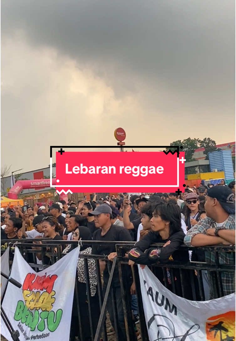 perfomence sejedewe di acara LEBARAN REGGAE 2025 ❤️💛💚 _ #lebaranreggae2025 #yoman #rindureggae #reggaeindonesia #bobmarley #reggaeroots  