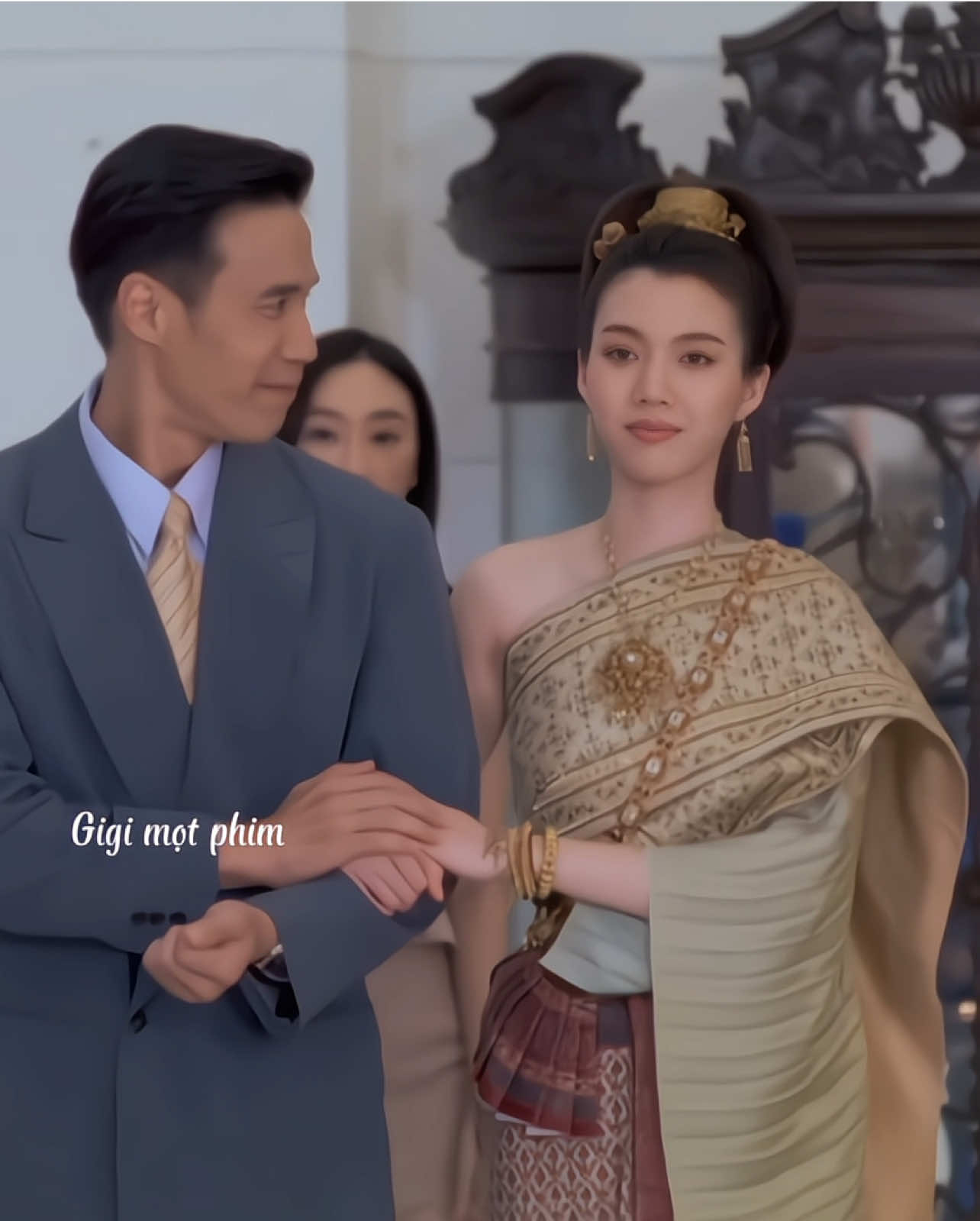 Tui bị thích nhỏ Orm @ออมออมเอง:^D  mặc trang phục truyền thống á 🥰🥰🤏🏻 gigi🦖 #laorchan #dhevaprom #orm #ormkornnaphat #phimthailan #popthatchathon #thatsppp #ลออจันทร์ #ออมออมเอง 