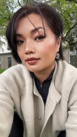 Please help me remember this place. This is where I have lunch at work. It's in a corner of the university. I hope one day I can also go to university. I really like the autumn in Canberra. It's desolate yet gentle and beautiful. I love Canberra💪😹💪😹😘🥰 @XiaoYan 