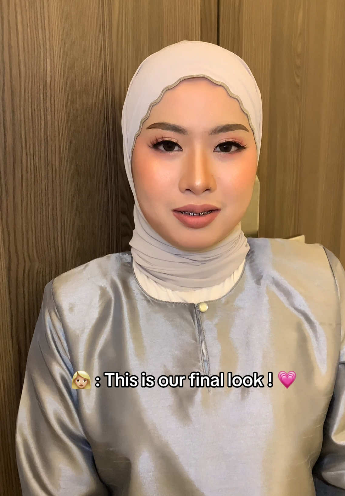Hana | Family bride  Iols buat look soft je , Alhamdulilah she suka sangat & lagi best makeup sampai malam tak crack langsung ! thnkyou hana sudi hire nazra 💗 nak booking makeup boleh direct ws nazra 011-11586582  #foryou #muamelaka #makeup #familybride #onthisday #pengapit 