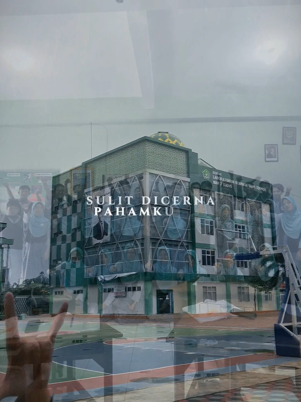 kita akan menamatkan agit, so saddd  #boreasm2k #man2kudus #fyp #sma #wisuda 