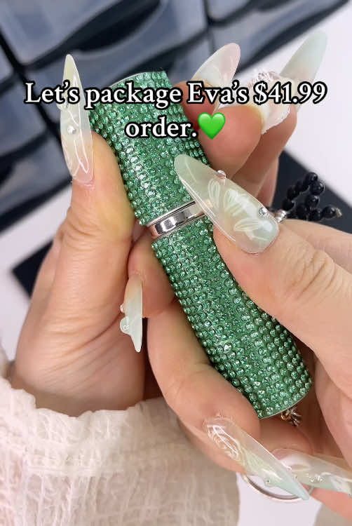 Hope she likes it!🤩#linkinbio #packageanordertiktok #selfdefense #selfdefenseplug #selfdefensetool #SmallBusiness #packingorders #safetyselfdefencekeychain #supportwomen #selfdefenseonline #girlsafetytips #selfdefensebusiness #girlsafe #selfdefensekey #safetyscoop #safetykeychainset #safetytipsforwomen #helpgirls #safetytips #girls 