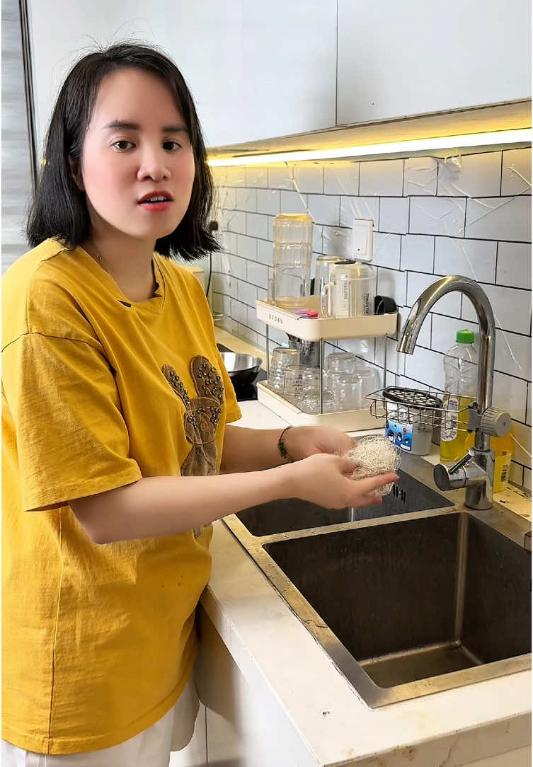 Giá đỡ đồ rửa bát chưa đến 30K giúp căn bếp gọn gàng sạch sẽ hơn #meoanhcuabinri #giainoxganvoiruabat 