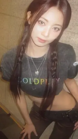 スタイルよすぎでしょ！ ツウィちゃん身長高いのにこんだけ細い... #TWICE#Twice#twice#トゥワイス#とぅわいす #TZUYU#tzuyu#ツウィ#つうぃ#ツウィちゃん#マンネ #いいねしてねー @♡🍑 모모の虜🍑♡  @꒰ঌ𝐈𝐜𝐡𝐢𝐤𝐚໒꒱🫧✨🍀  @🍑🍭ももりんの虜🍑🍭  @55  @모코(𝐦𝐨𝐤𝐨)  @– ̗̀♡ももりんとウォニョン推し♡ – ̗̀  @