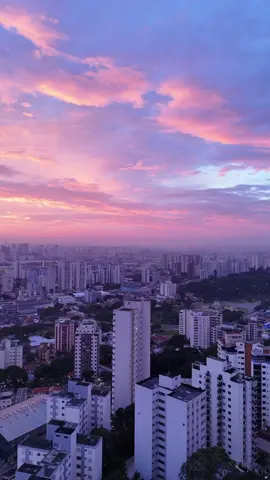Amanhecer avermelhado em São Paulo  #splovers #saopaulo #sãopaulo #sunrise #sunsetlover #drone #dronevideo 