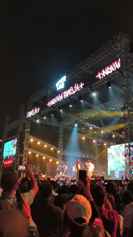 NDX AKA - Kimcil Kepolen  Pecah banget 🔥🔥 .  .  .  .  .  #lapanganpussenifbandung #neverlandproject #neverlandbandung #neverlandbandung #konserbandung #ndxaka #kimcilkepolen😁 @officialndxaka @neverlandproject.id 