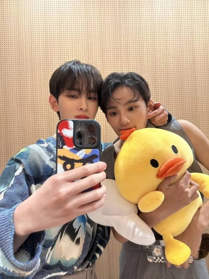 HI X-BLISS  maupun mereka sering berantem tapi mereka saling menyayangi #hyunsik #zayyan #xodiac @XODIAC 