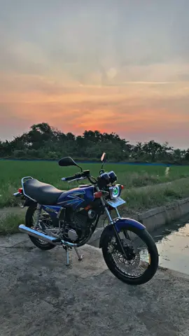 nyore pinggir sawah🤩#rxkingmodifikasi #rxking135cc #twostroke #rxking135cc #rxkingbiru #rxking2003  #fypシ゚ #fyppppppppppppppppppppppp 