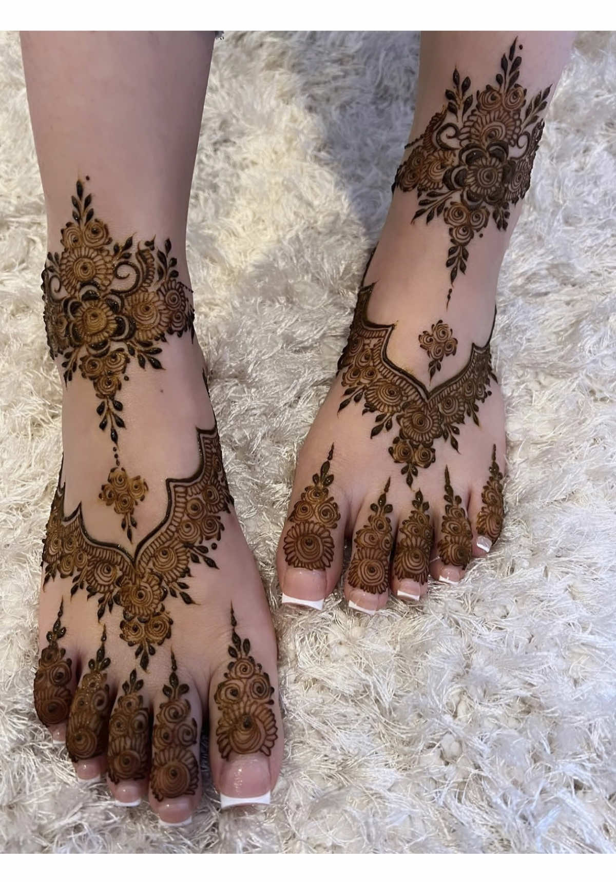 Bridal feet   #mehndi #mehndidesign #bradfordmehndi #bridalmehndi #bridalfeetmehndi #feetmehndi #feethenna 