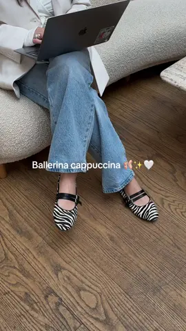 A lot of ballerinas in the office today 🩰☕️ #ballerinacappuccina #ballerina #trends 
