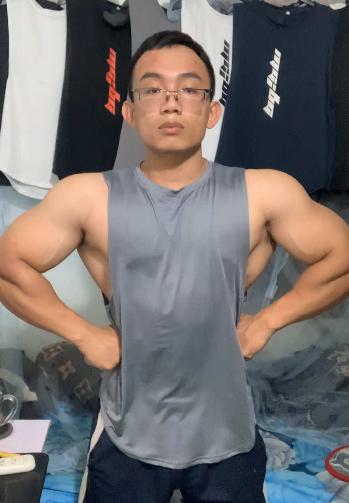 Nhìn em hạnh phúc bên ai…. 🫡 #emphong80kgM65 #dothethaonam #quanaotapgym #tanktopgym #aobaloditap #tanktopnam #aochekhuyetdiem #aobalotapgym #bigsizenam #dothethao #dotapgym 