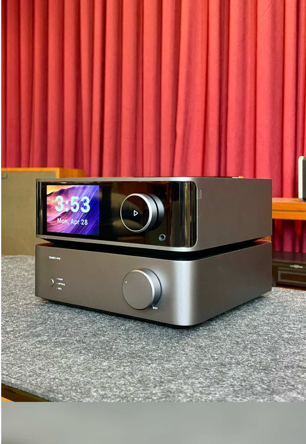 WiiM Vibelink Amp | Giá: 9.000.000 đ - Ampli nhỏ gọn với công suất mạnh mẽ 100W tại 8 Ohm và 200W cho mỗi kênh tại 4Ω, tích hợp DAC giải mã cao cấp với chip chuyển đổi D/A là ESS 9039Q2M đem lại âm thanh rõ nét, chính xác và mượt mà nhất. - Ampli có mạch khuếch đại Class D với kỹ thuật feedback Post-Filter Feedback (PFFB), giúp giảm thiểu độ méo tiếng, tăng cường độ rõ nét và đảm bảo chất lượng âm thanh nhất quán trên các dòng loa khác nhau. #wiimhome #wiimvibelinkamp #vibelink #amplicaocap