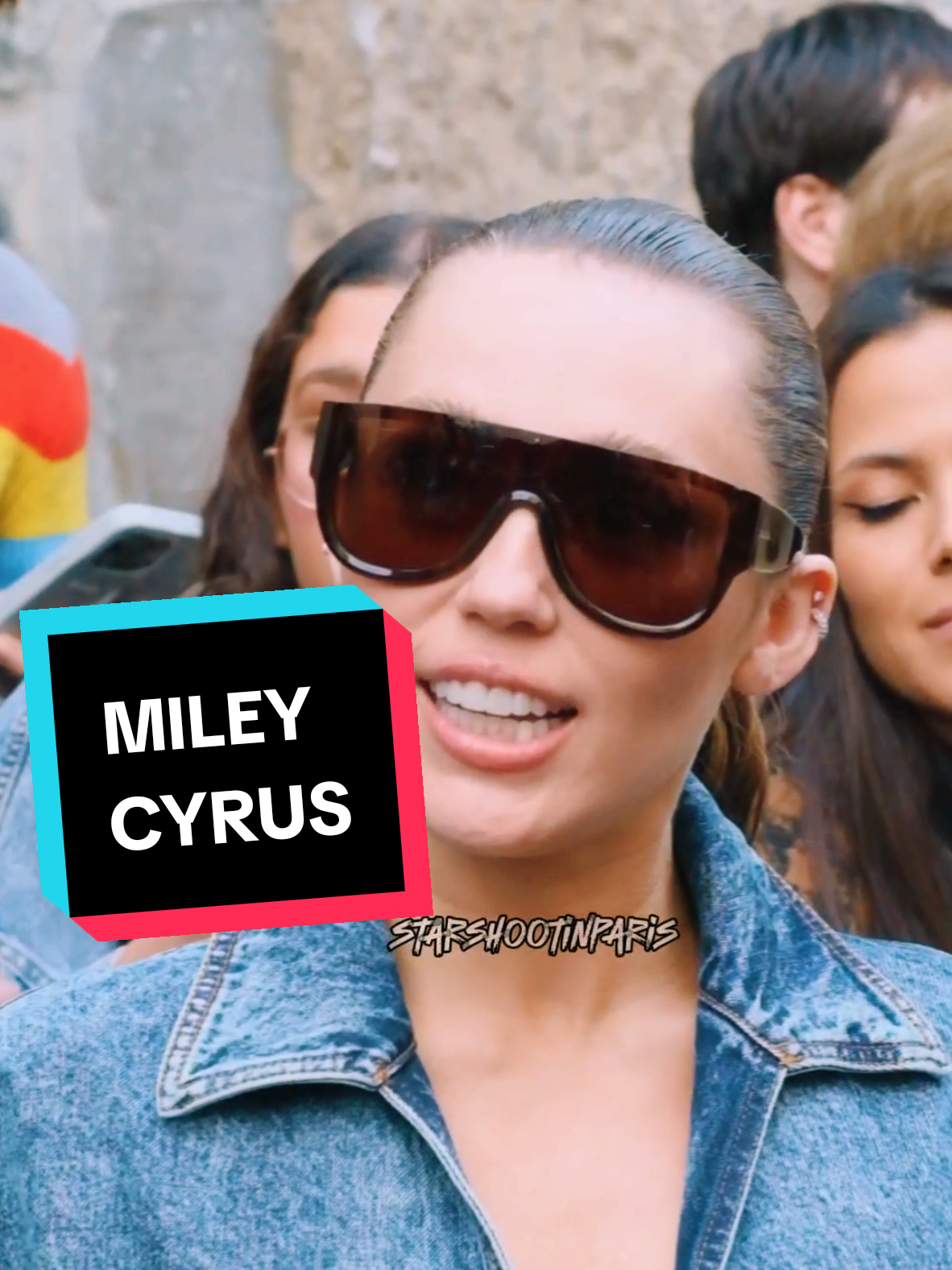 @Miley Cyrus sort de chez #alaia hier à Paris  #mileycyrus #endlesssummervacation #hannahmontana #MetGala 