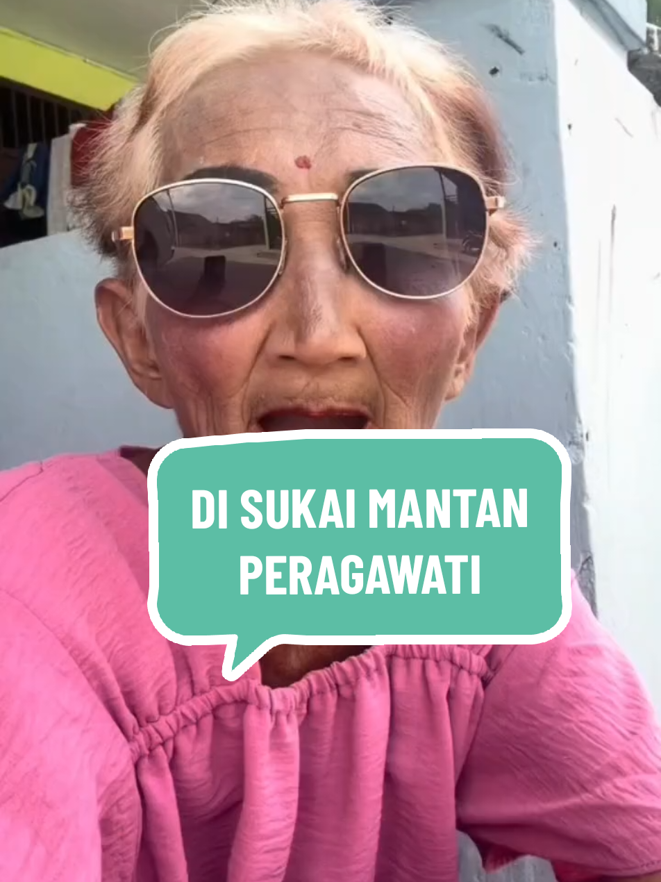 Di sukai mantan peragawati tahun 1945 #komedi #ngakak #lucu #artist #jatuhcinta #nenek #fyp #model 