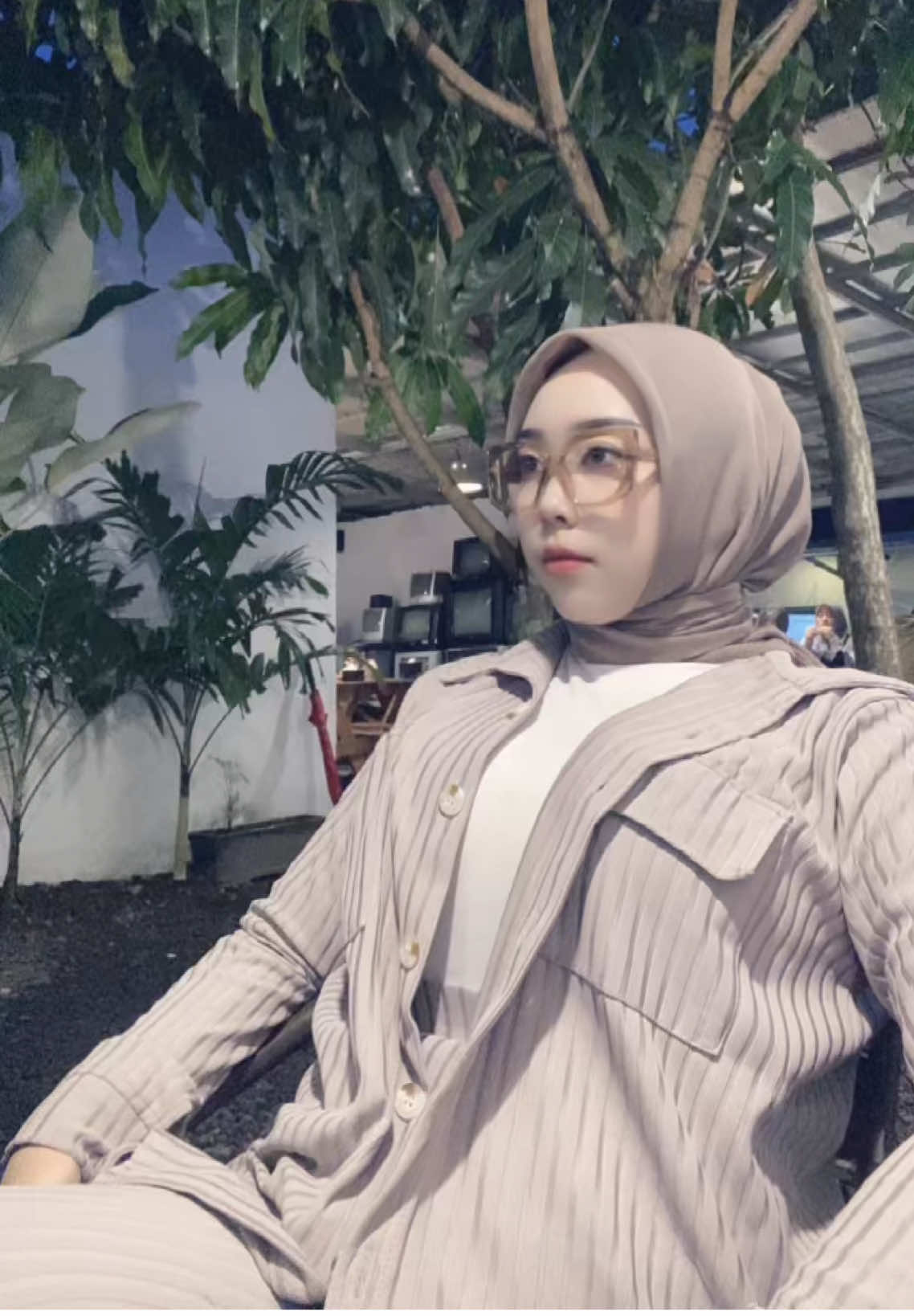 Sound nya otomatis tak terdengar saat bkin video, pas dah jadi vid nya naikin volumet ketawa” aku dnger sound nya😂 dan doi dnger smbil membenarkan wkwk