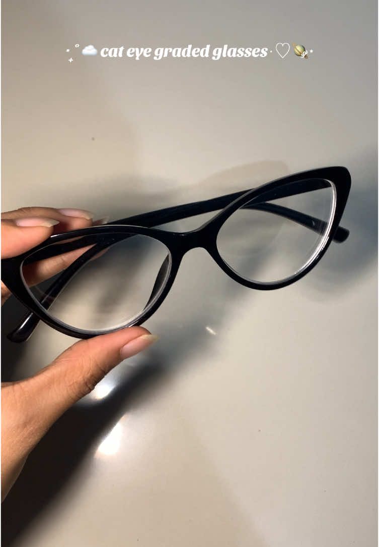 suits round, oval and triangle-shaped faces ᓚ₍⑅^..^₎♡  #eyeglasses #eyeglassesfashion #gradedglasses #cateyeglasses #retroglasses #antibluelight #eyeglassforroundface #eyeglassforovalfaces #eyeglasswithgrade #creatorsearchinsights 