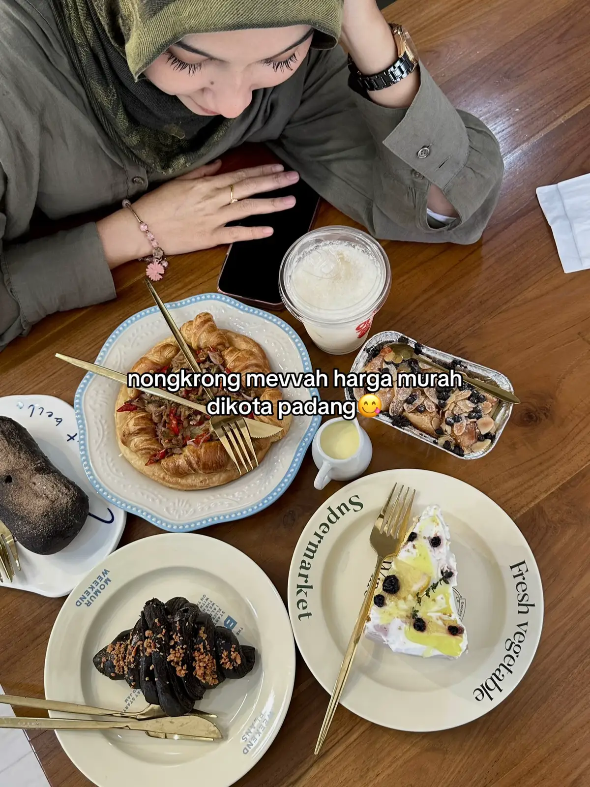 📍@kuki.pdg 📍@Opung Waffle  bakednya lucu
