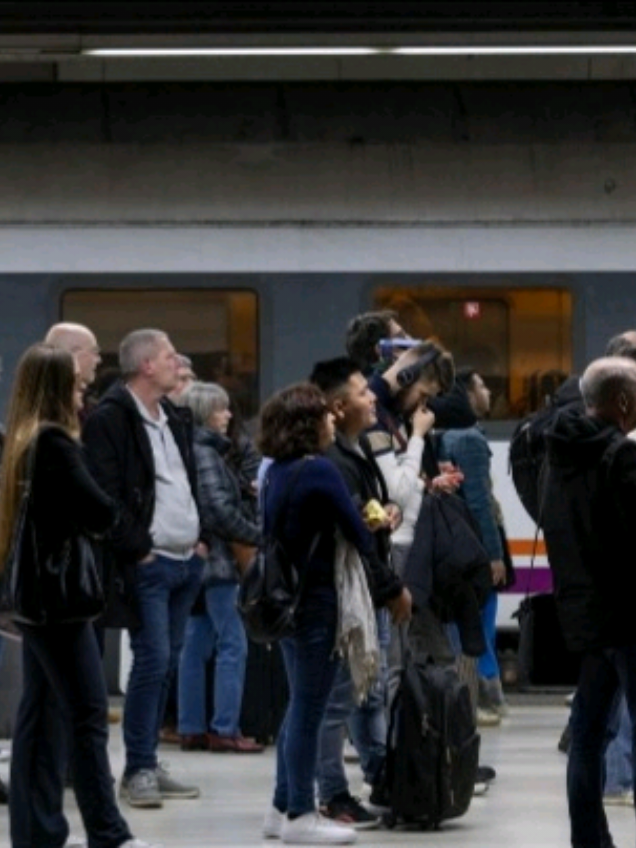 🔴 Se empieza a recuperar tensión en zonas del norte y el sur peninsular, clave para atender progresivamente el suministro de electricidad. #ULTIMAHORA #españa #apagonespaña #Noticias #apagon #noticiastiktok