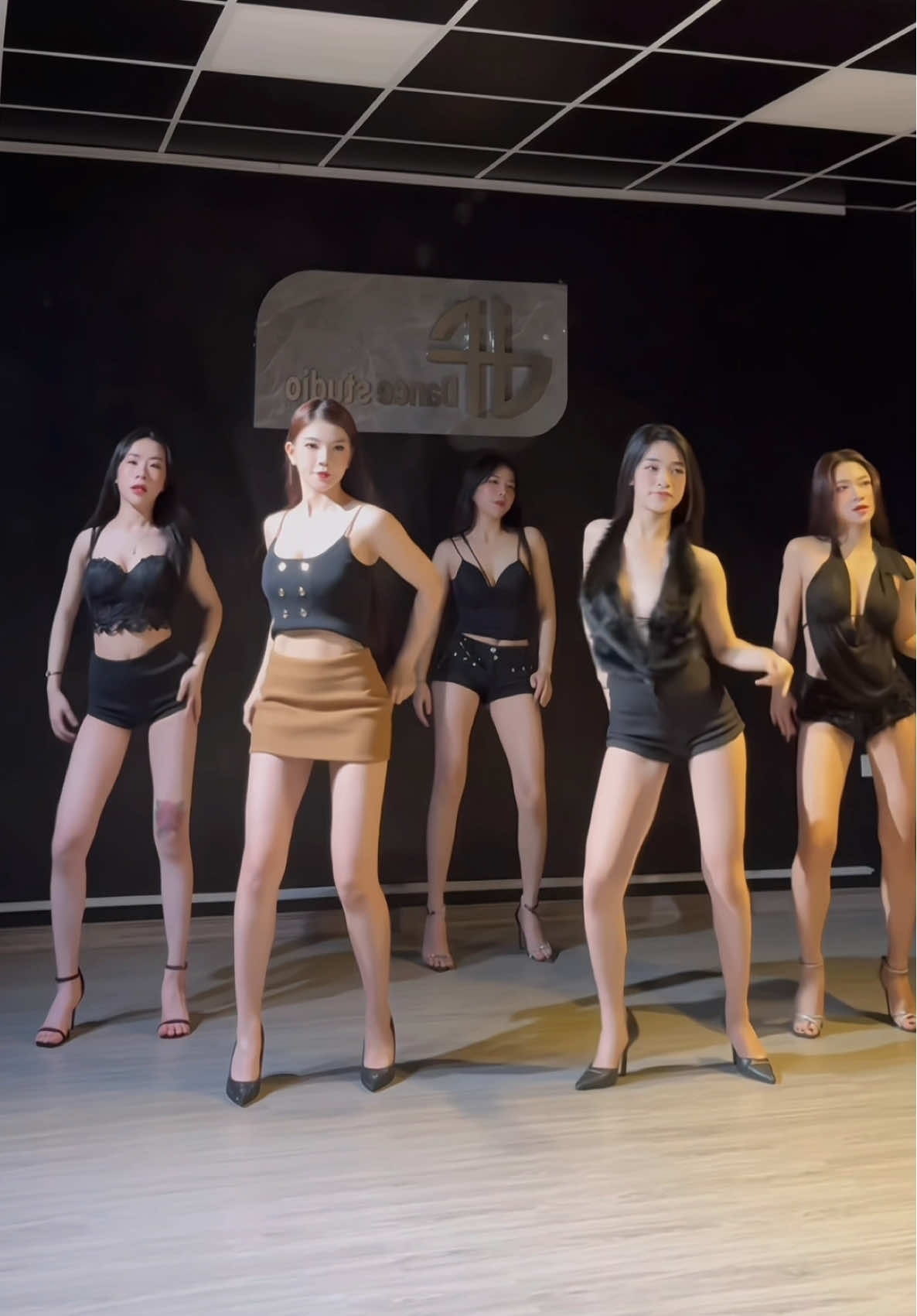 Các vợ xinh như này mà anh còn bước đi nữaaa thì hết cứu #xuhuong #lopdance💃 @Tú Quyên 