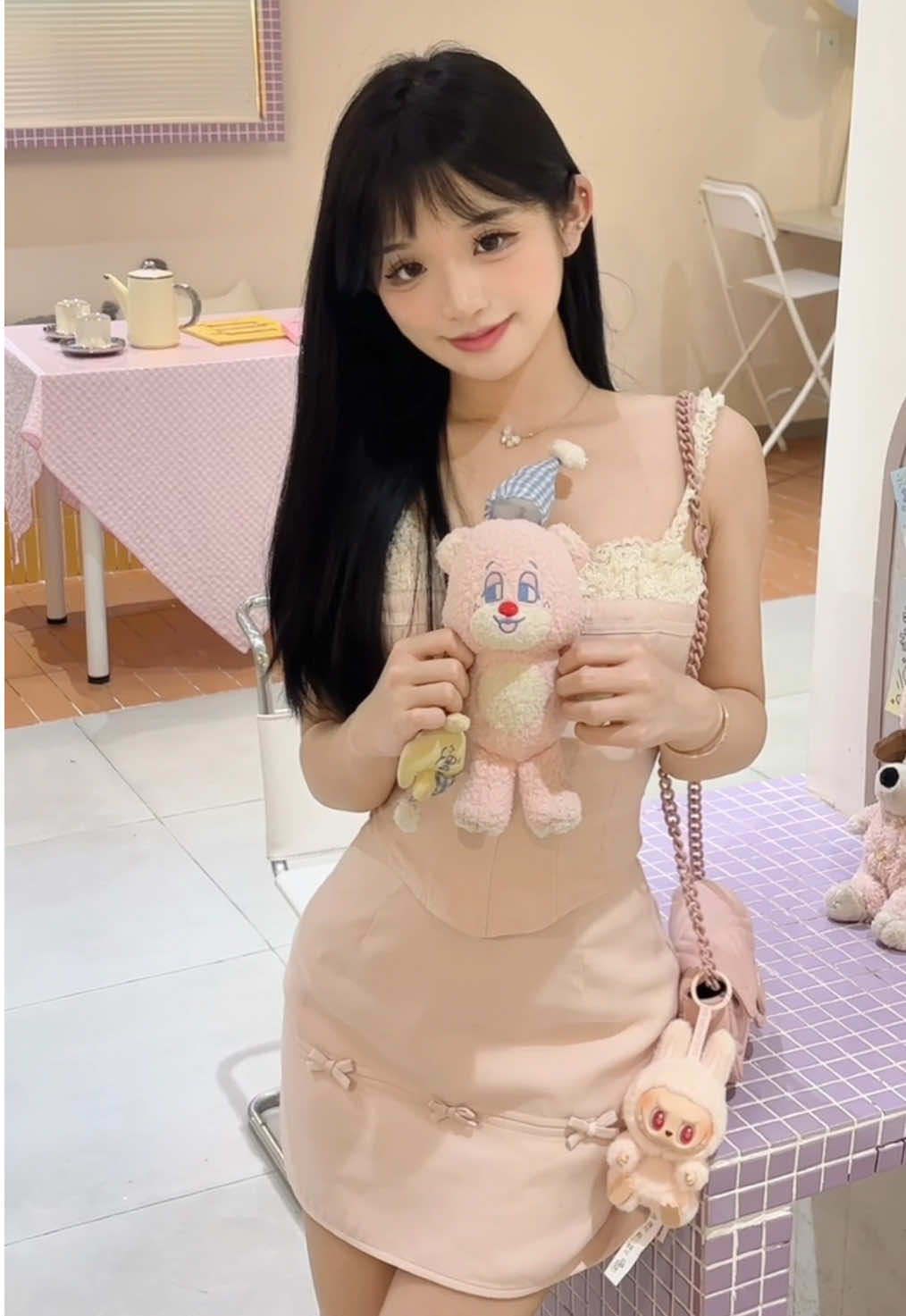 A  cake that crumbles easily when squeezed