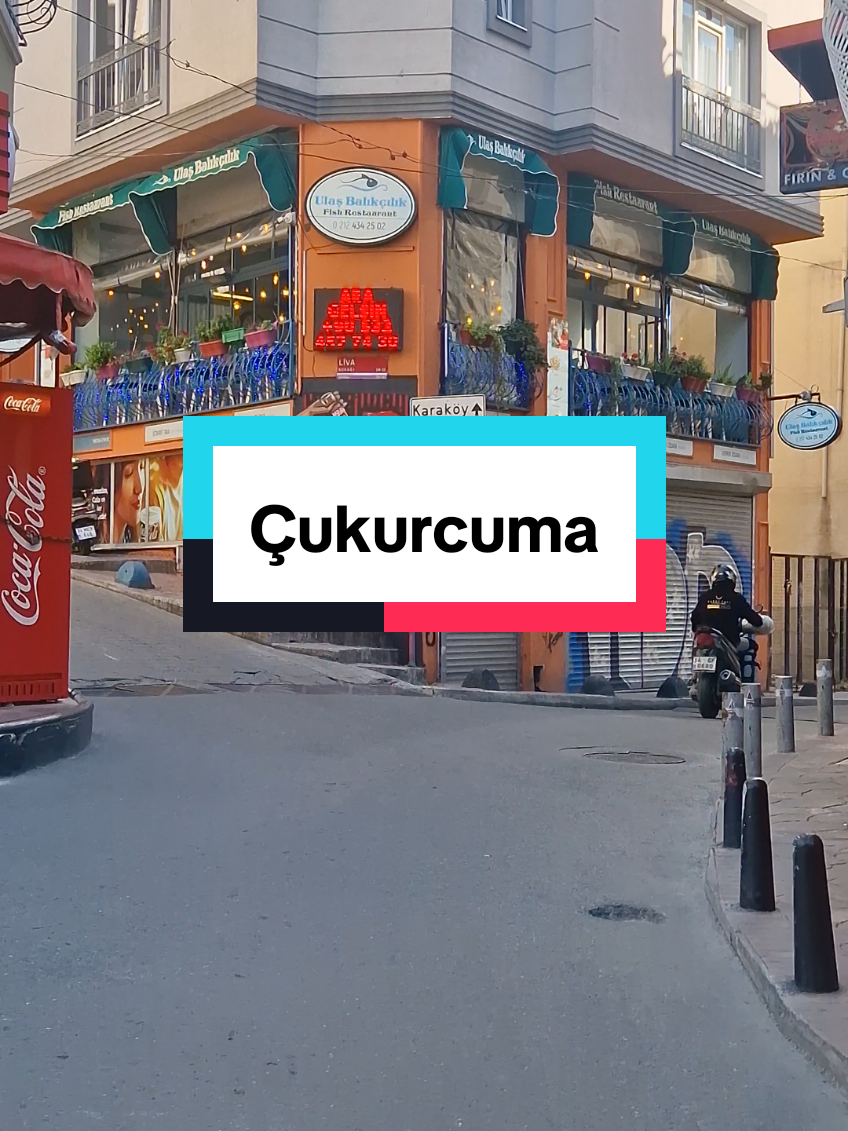 Walking to Çukurcuma, a very charming neighborhood, ideal for lovers of vintage, art and alternative cafes or restaurants. #istanbul #türkiye #trip #Çukurcuma #travelling #trip #Asia #europe #estambul 