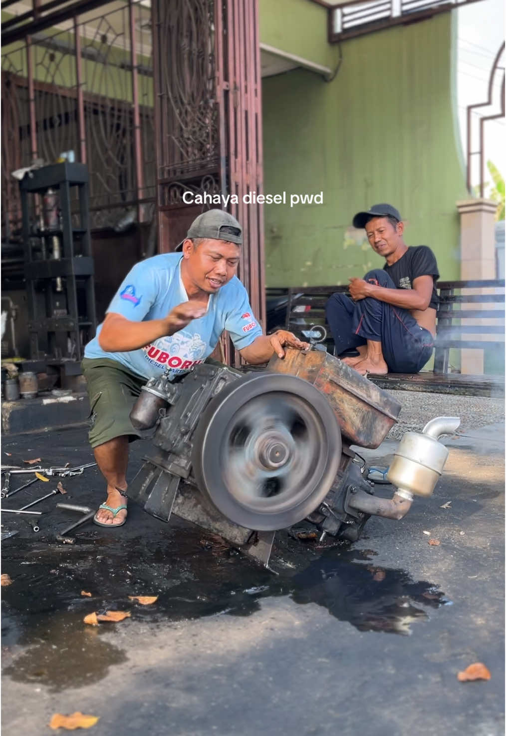 Spek suosshh 🤣 #balap #racing #dieselracing #balapmotorindonesia #dieselbalap #dieselsound #201m #kubotaracing #kubota #kubota_tractor #kubota105xบ้าพลัง #kubotard85s2 #kubotathailand #dongfengbalap #dongfeng #ytta #trend #selepbalap #traktor #tranding #ytta #traktorbalap #traktorthailand #thailandstyle #traktorracing #wonglawas #dongpengbalap #dongpengmbois #cahayadieselpwd #tianlizs1125 #tianli #tl1125 