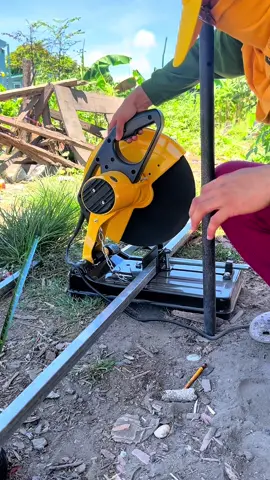 Isa talaga to sa nagpapabilis ng trabaho lalo na kapag maramihan ang kailangan mo#cutoff#powertools#dewalt #cutoffmachine 