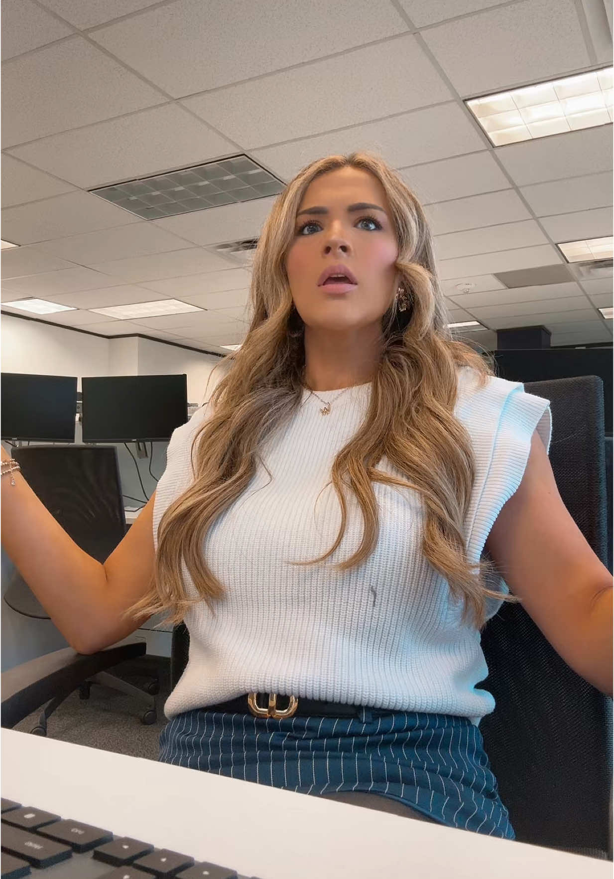 Monday morning corporate girly vibes 😒🤣 #fyp #foryoupage #foryou #work #workhumor #corporatelife #corporatehumor #insuranceagent 