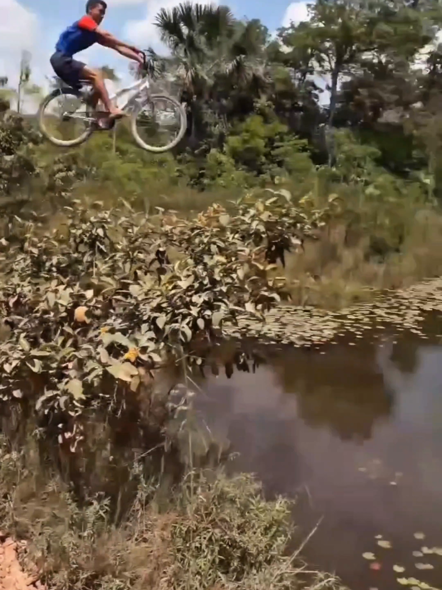 The perfect way to cool down #Mtb #Summer #summervibes #Mtblife #mtbtrail #Downhill #enduro #mountainbike 