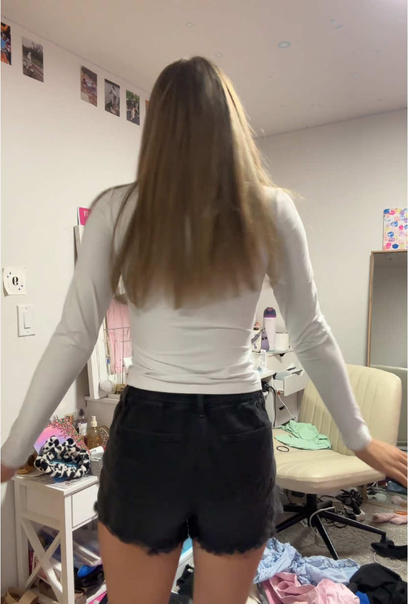 GDWM for scholll also my internet is gone. like gone gone. so i have to post the vids at school #outfitinspo #fitcheck #hairinspo #OOTD #gdwm #20k 