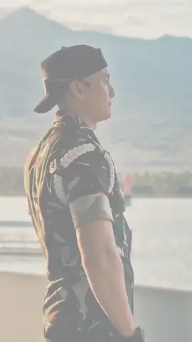 Dunia selalu terlihat lebih cerah dari balik senyuman.😁 #tniau🇮🇩 #tniindonesia🇮🇩 #bintara #tamtama #zxycba   #senyummanis #tniganteng #jjcapcut #masukberandafyp #foryou 