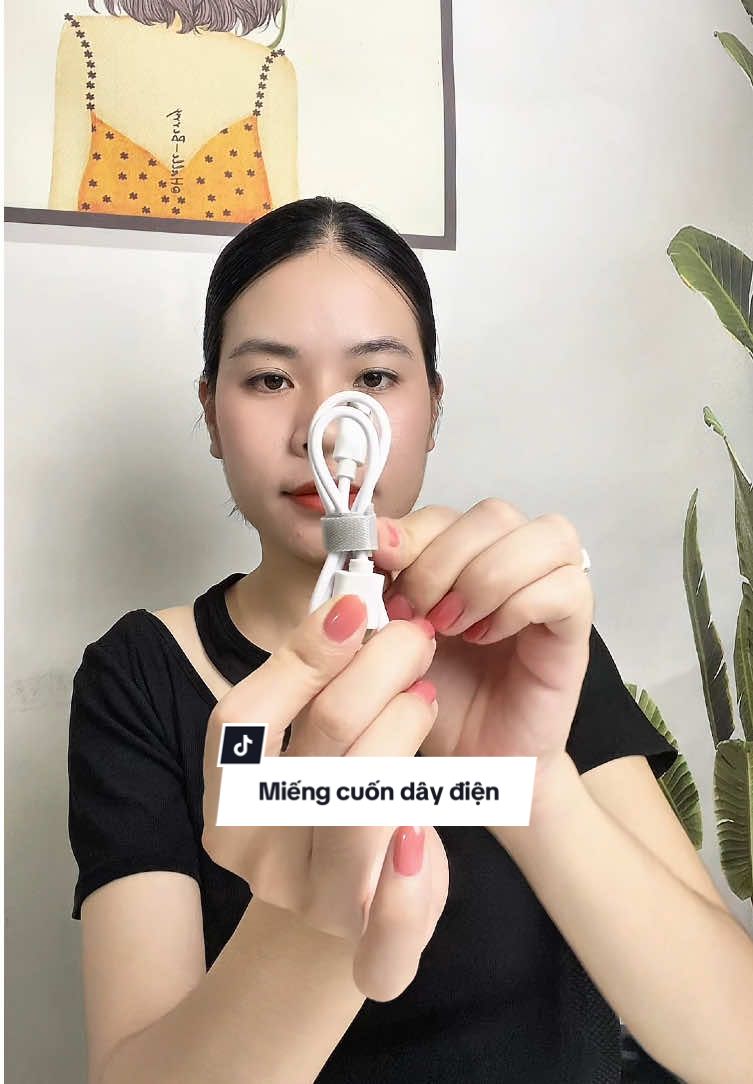 Nhỏ mà có ích lắm nha ai mà quá nhiều dây sạc nên tham khảo nha #trangtienich1 #daycuondaysac #daycuondaytainghe #miengcuondaydien #miengcuonday 