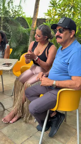 Una serenata de @Oficialcantaclaro para @A R A I M AA M E Z Q U I T A🌸 en su cumpleaños 🎂 ❤️ dos de los míos. Que honor vale 👏🏻 #mujerdejatequerer #armandomartinez #araimaamezquita #venezolanos #like #venezuela #joropo #parranda 