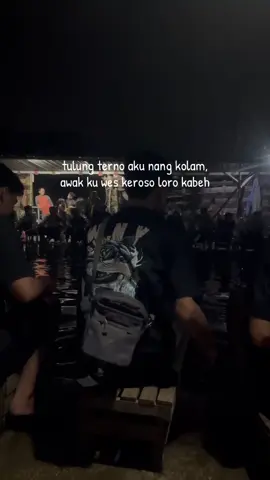 @panggil saja ilham @A B I tulongg sandal ku di pangan lele#pb