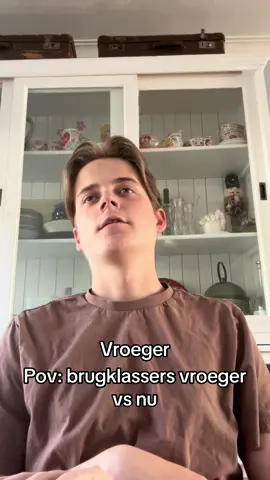Pov: brugklassers vroeger vs nu 😭😭 #brugklassers #humor 