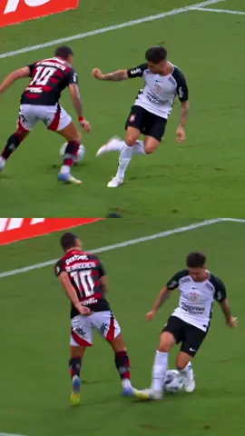 E aí, foi pênalti ou não foi? 👀 #uol #uolesporte #futebol #tiktokesportes #flamengo #corinthians #pênalti #var #brasileirão