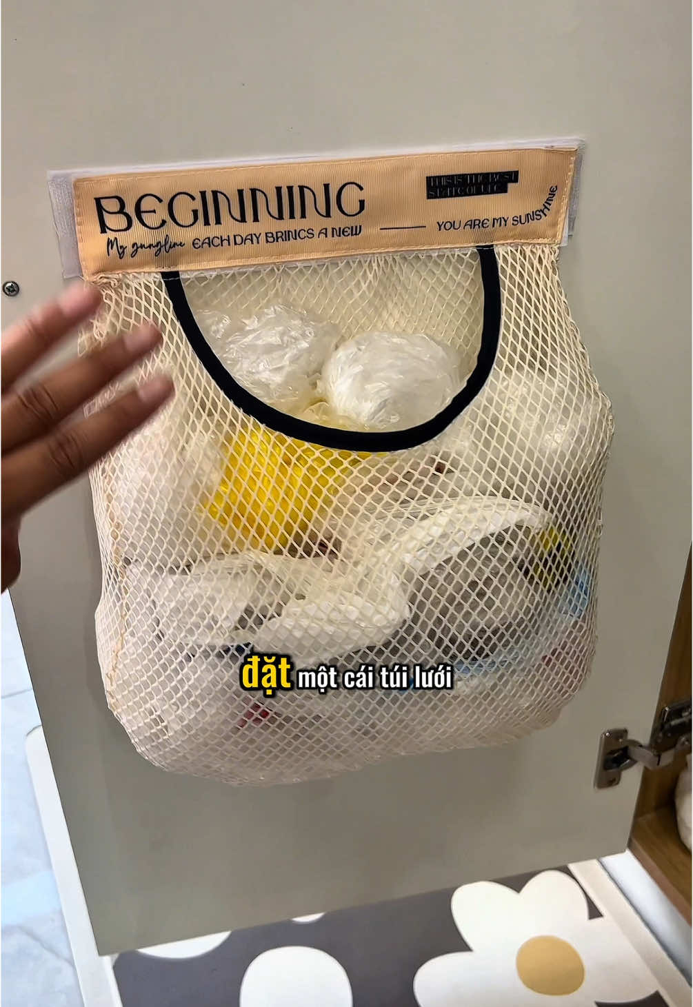 Thấy chưa, đơn giản thế thôi. Một chiếc túi lưới nhỏ có thể giải quyết vấn đề có quá nhiều túi mua sắm ở nhà và không có nơi nào để cất chúng!!#tienich #tuiluoiluutrudanang #thietthuc #giadungnhabep #creatorsearchinsights #jizonguyen 