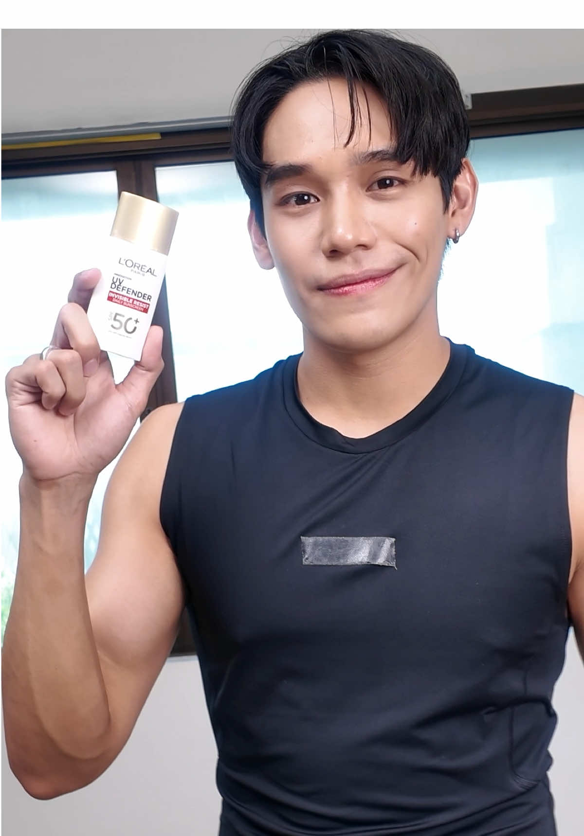 ลุยกลางแดดแค่ไหนก็ไม่กลัว เพราะเงินทา กันแดด แถบแดงของ ลอรีอัล #LOrealParisTH #กันแดดล่องหน #UVDefender #รีวิวสกินแคร์