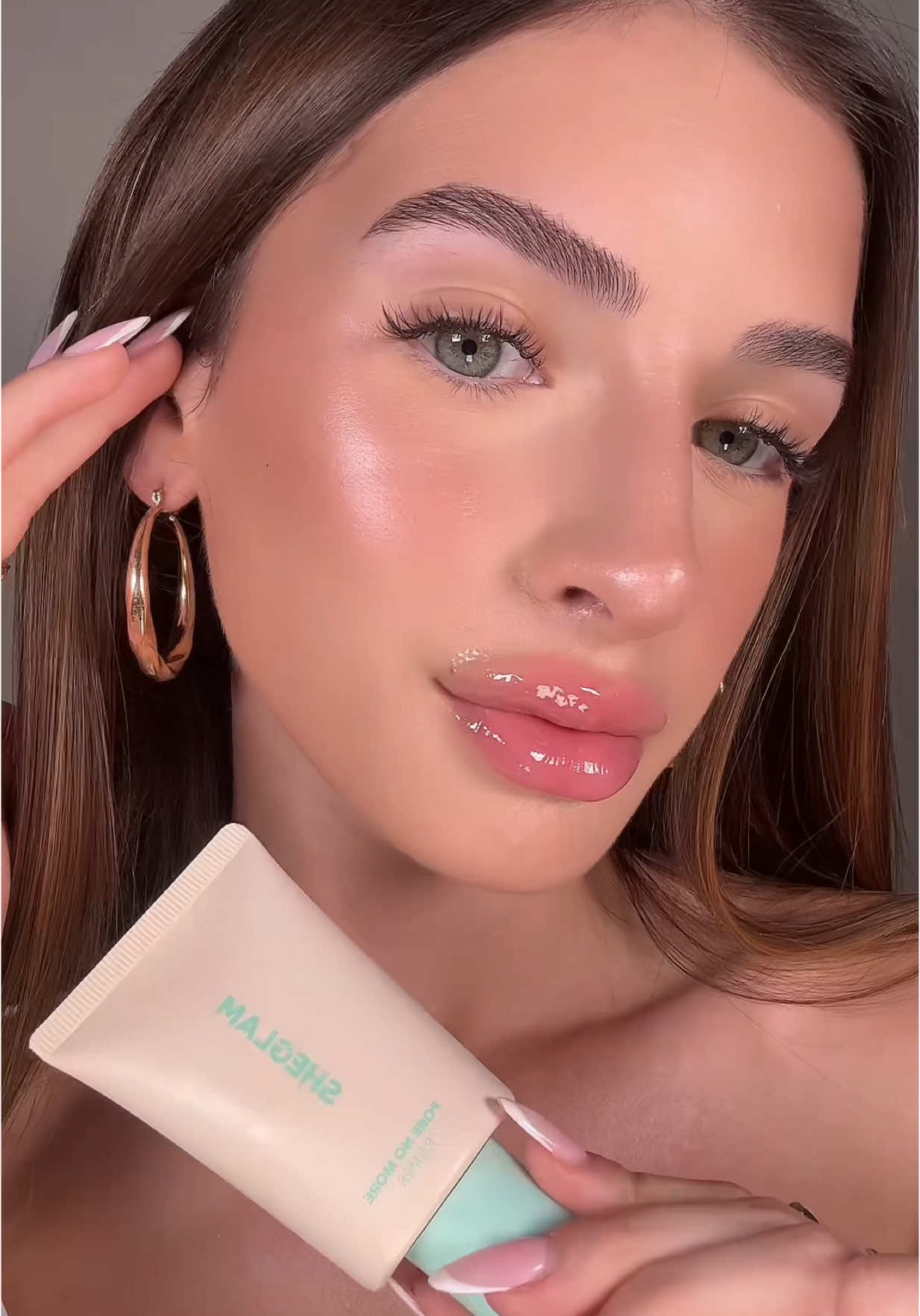 @SHEGLAM PORE-BLURRING PRIMER 😳😱🤯🩵 #sheglam #makeup #viral #fyp #foryou #beauty #sheglamporenomoreprimer #sheglamprimer #trending 