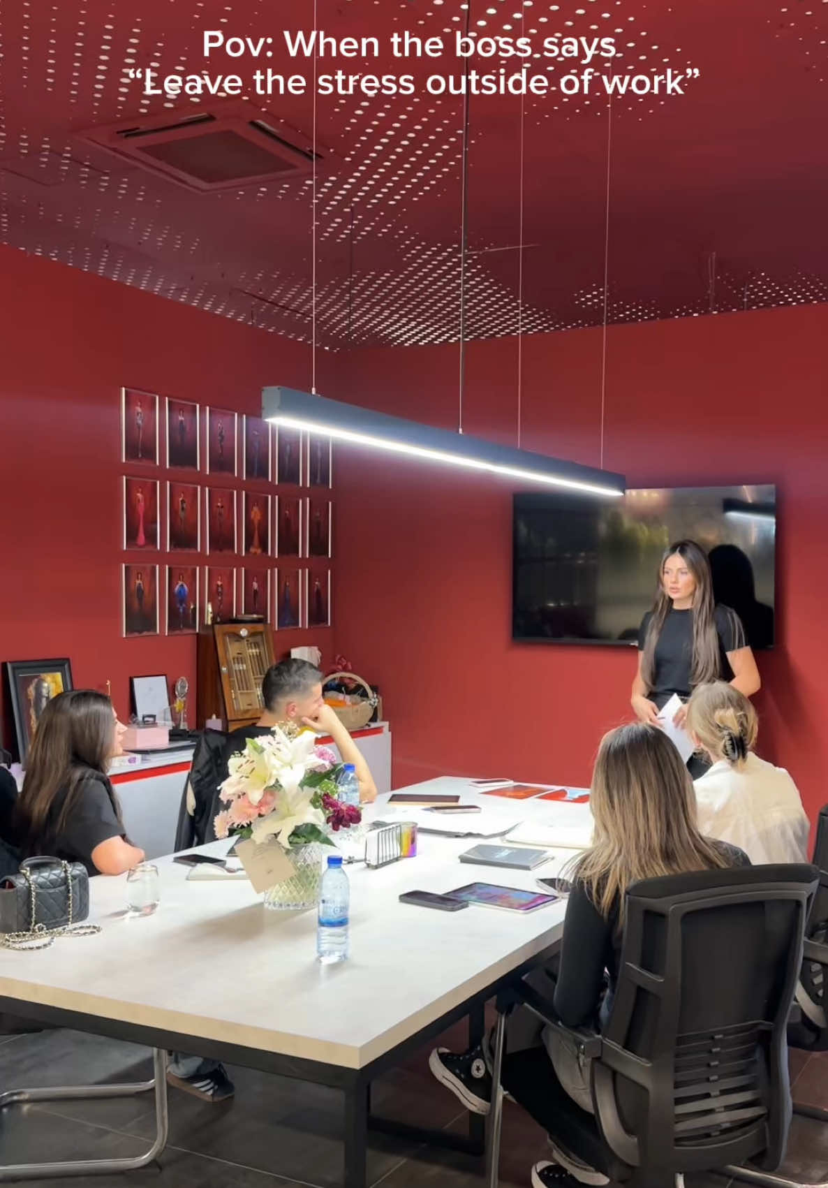 Bye Bye Stress👋🏼  #walone #fyppp #fyp #viralvideos #foryoupage #fashion #funny #funnytiktok #funnyvideos😂 #worklife #work #office #stress #officefun 