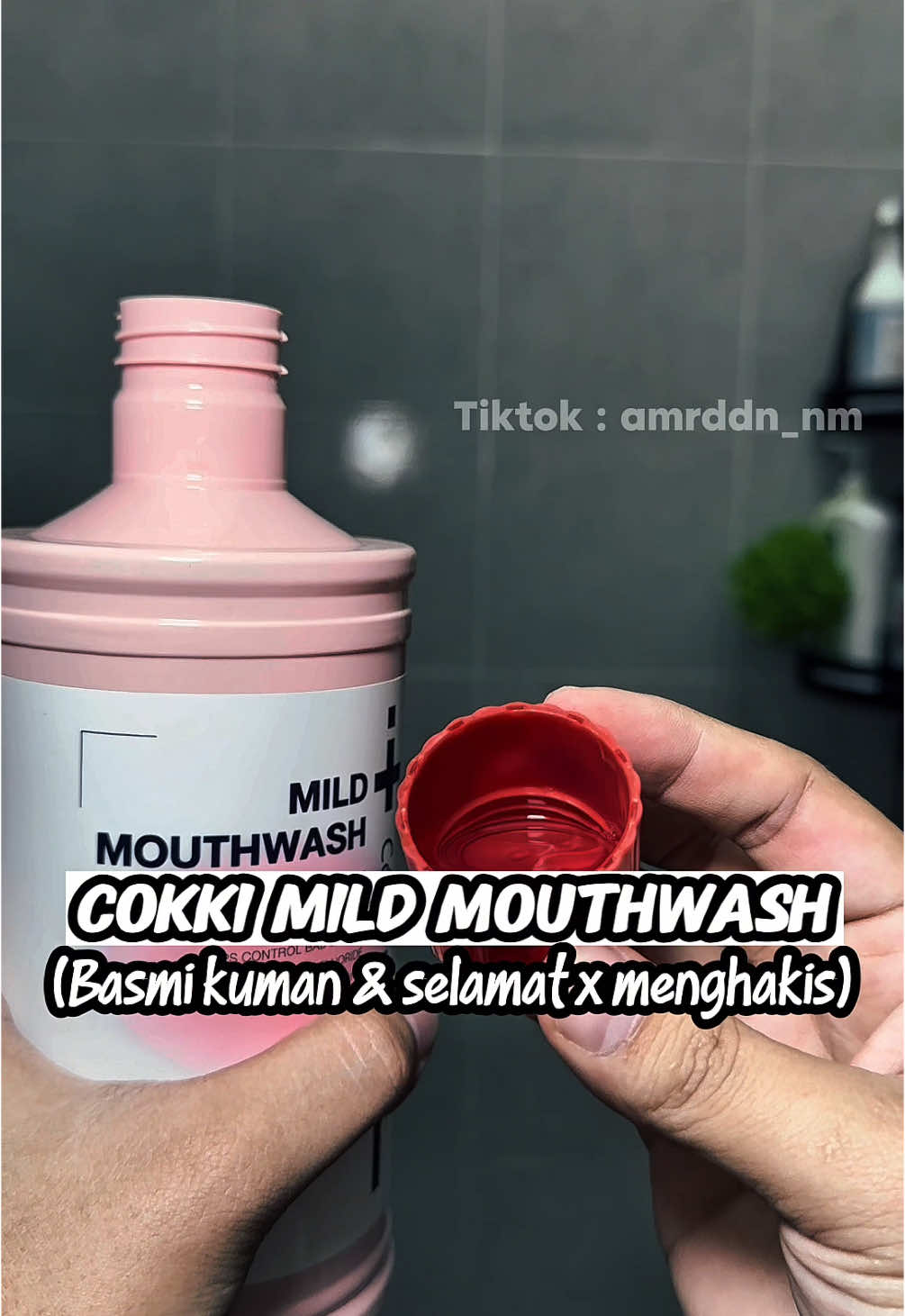 Selamat tanoa menghakis. Tak suka berus lidah ? Nak nafas wangi ? Hgpa kena cuba cokki mouthwash ni haa. Besaq weh mmg puas hati. Siap dapat 10pcs travel pack punya. Senang nk bawak travel atau balik kg tau. Bahan semula jadi. Double mint. Memang wangi segaq ja lepas pakai. Apa pon mmg berbaloi besaq gila ni siap 10 freegift.  #cokki #cokkimildmouthwash #mouthwash #pewangimulut #nafassegar #nafaswangi #mulutwangi 