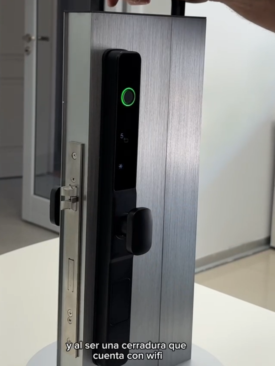 Ideal para tu vivienda o local! Esta cerradura es perfecta para puertas de aluminio o PVC y la podés abrir de varias maneras: con un PIN, tarjeta de proximidad o hasta con huella 🔒👀 Y lo mejor es que si se le acaba la batería también cuenta con una cerradura tradicional 🔑 ¡Es la seguridad y comodidad que necesitás para vos y toda tu familia! 💕 #cerradurasinteligentes #puertasdealuminio #puertasdepvc #huella #PIN #tarjetadeproximidad #seguridadycomodidad #hogarseguro #tecnologia #confianza #qumax #seguridad #confort #domotica #estilo #elegant #prestaciones #pvc #aluminium #wifi #rafaela #detalles #calidad #diseño #ventas #instalacion #comodidad #nomasllaves #cuidado #ventasonline #familia 