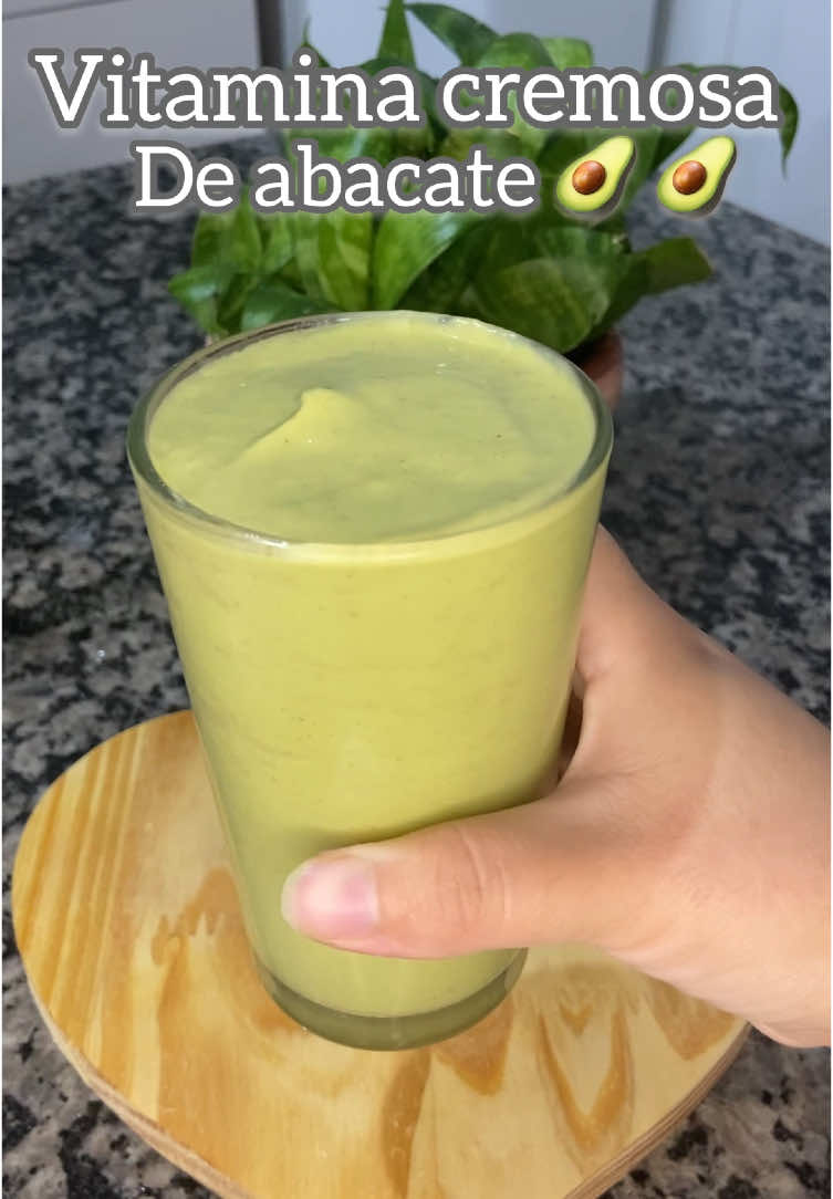 Vitamina de abacate super fácil muito cremoso e fica uma delícia😋🥑🥑  #vitamina #abacate #receitafacil #receitasimples #creatorsearchinsights #fyp 