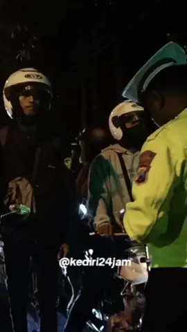 jan jancokkk😭#kediri24jam #oprasi #tilangpolisi #cbwonderful #cbwonderfulltulungagung #fyp 