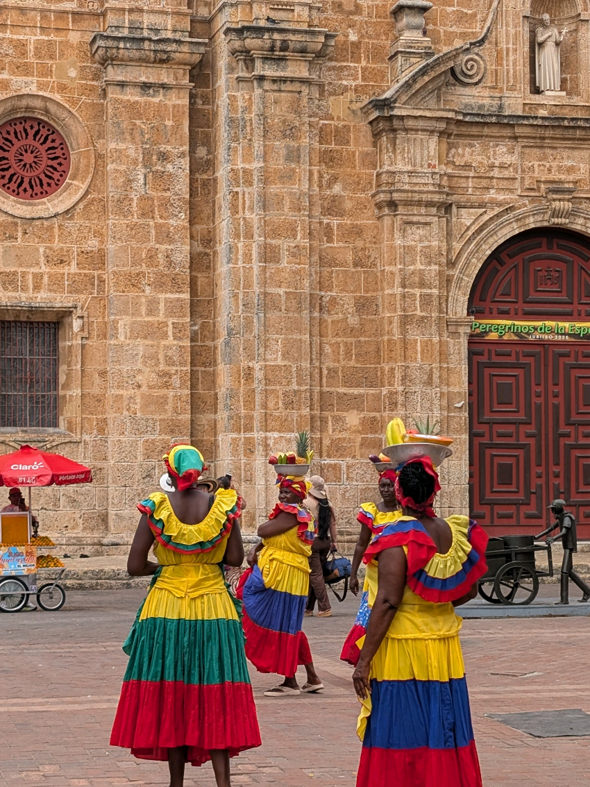 A month in Colombia flew by #colombia #viajestiktok #comuna13 #plazabotero #shakira  #cartagena #cartagenadeindias🇨🇴  #bogota #medellín #tourist 