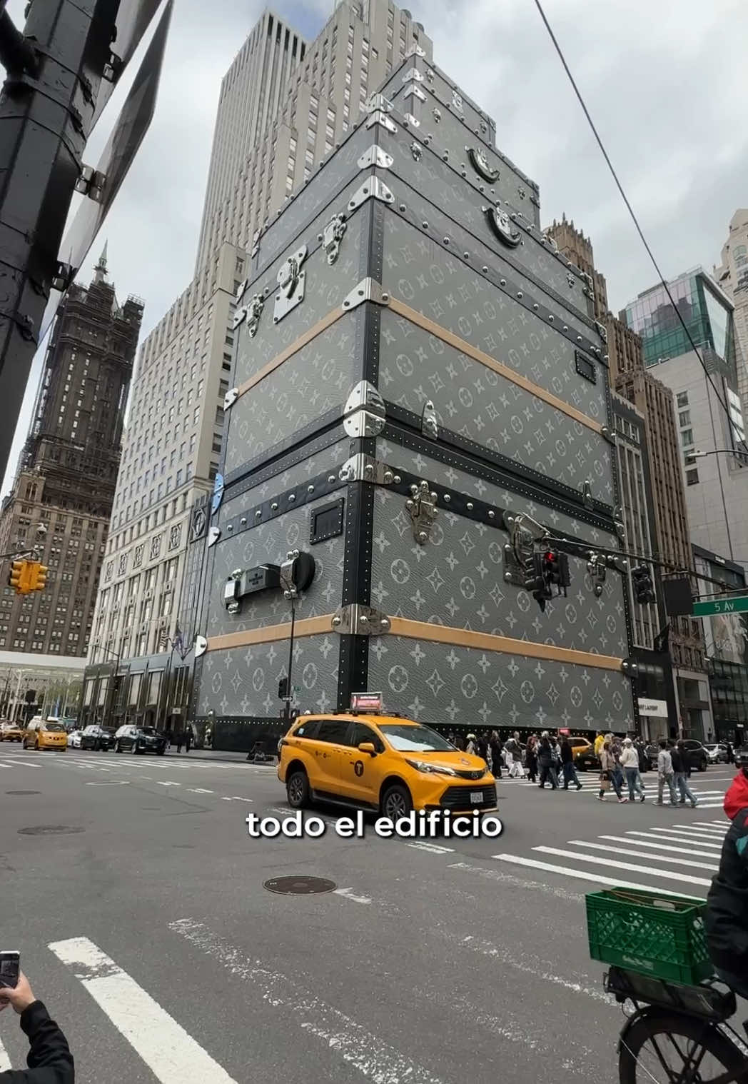Conocí el edificio viral de Louis Vuitton en Nueva York 😮 #newyorkcity 