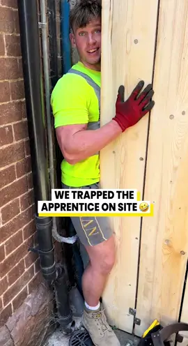 He wasn't happy 🤣@thescaffguy #fyp #tradiesoftiktok #tradietok #apprentices #funnyprank  We trapped the apprentice on site